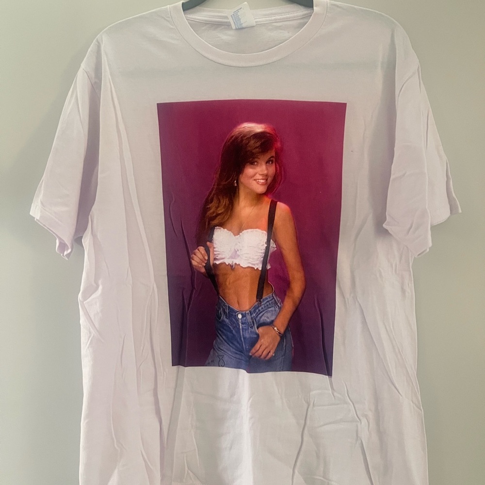 Vintage Tee - Men’s White Kelly Kapowski Graphic Tee Size L